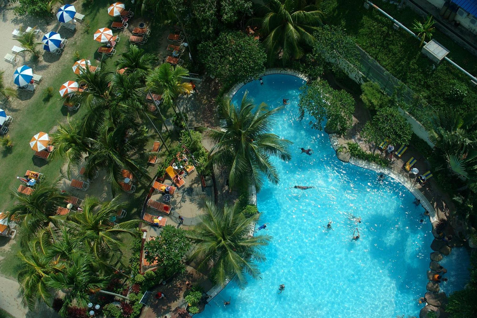 Rainbow Paradise Beach Resort Tanjung Bungah  Exterior photo