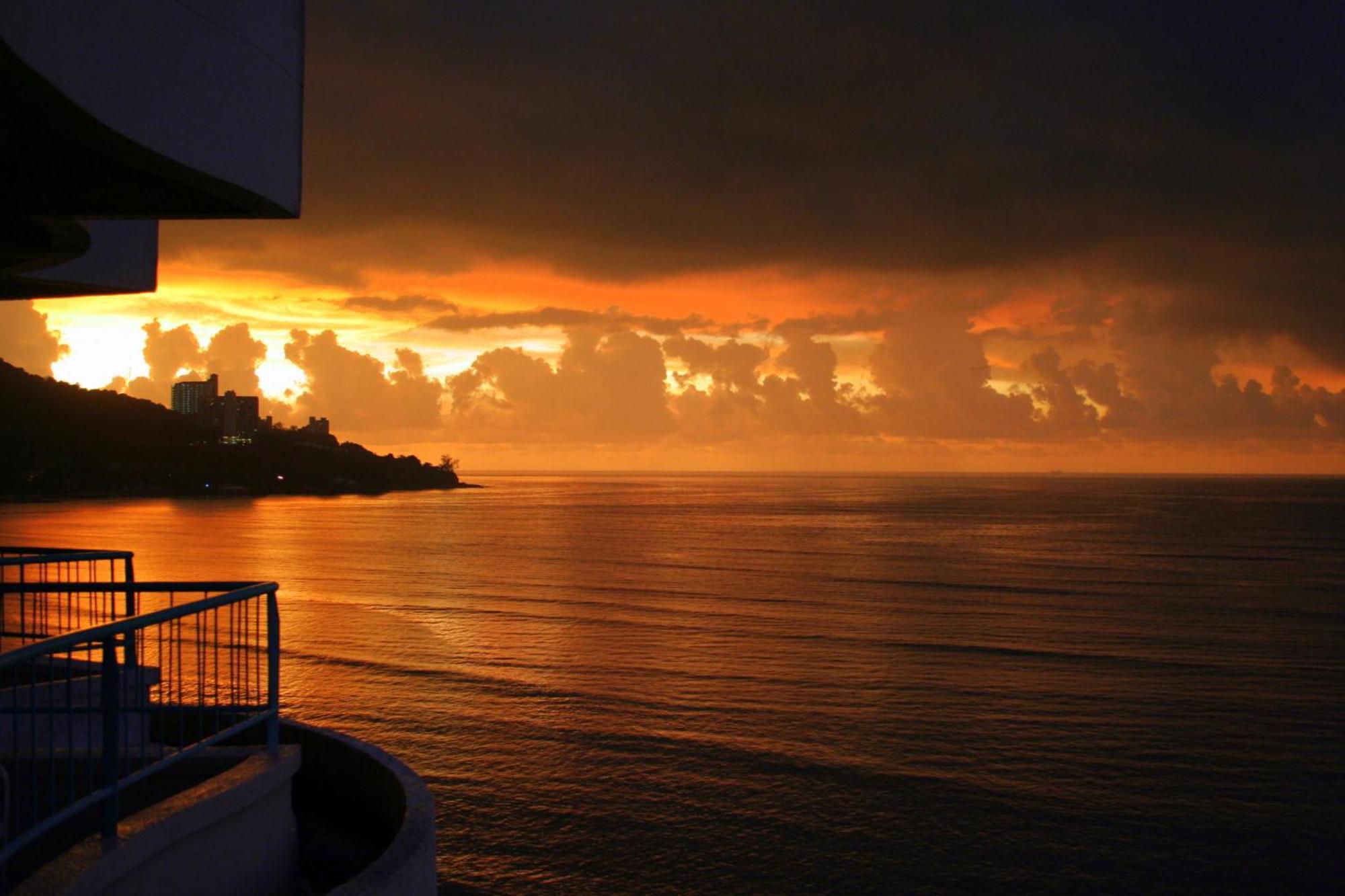 Rainbow Paradise Beach Resort Tanjung Bungah  Exterior photo