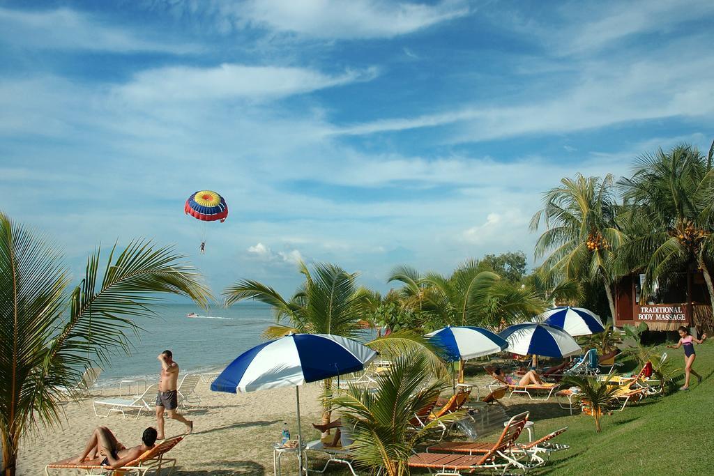 Rainbow Paradise Beach Resort Tanjung Bungah  Exterior photo